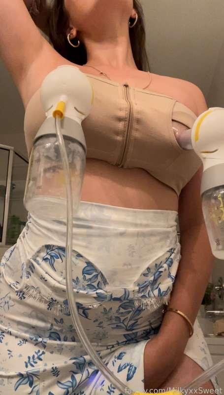 Part 2-Watch me finish 🥵
#letdown #lactationkink #breastmilk #lactophilia #lactofilia #letdown #milkyboobs #nsfw #horny #milkytits #milkymommy #lactating #lactation #breastpump #pumping #breastmilkpumping