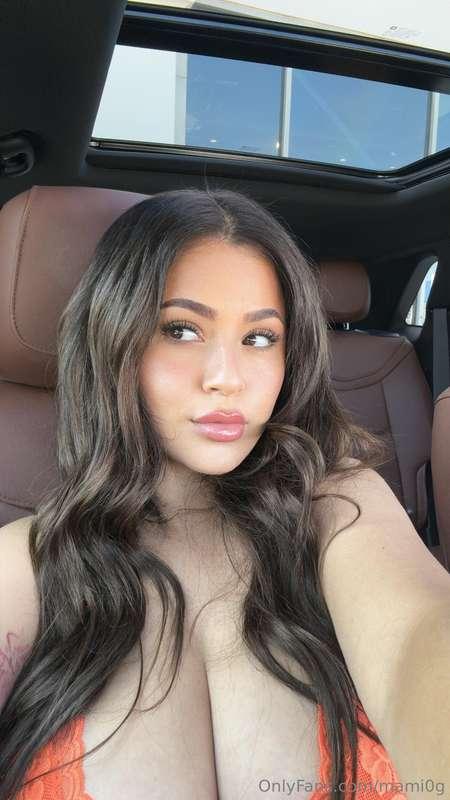 don't be too distracted when i'm in ur passenger seat 🙈🍒
