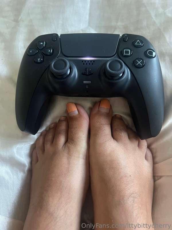 I really need a pedicure (and to get better at Fortnite)