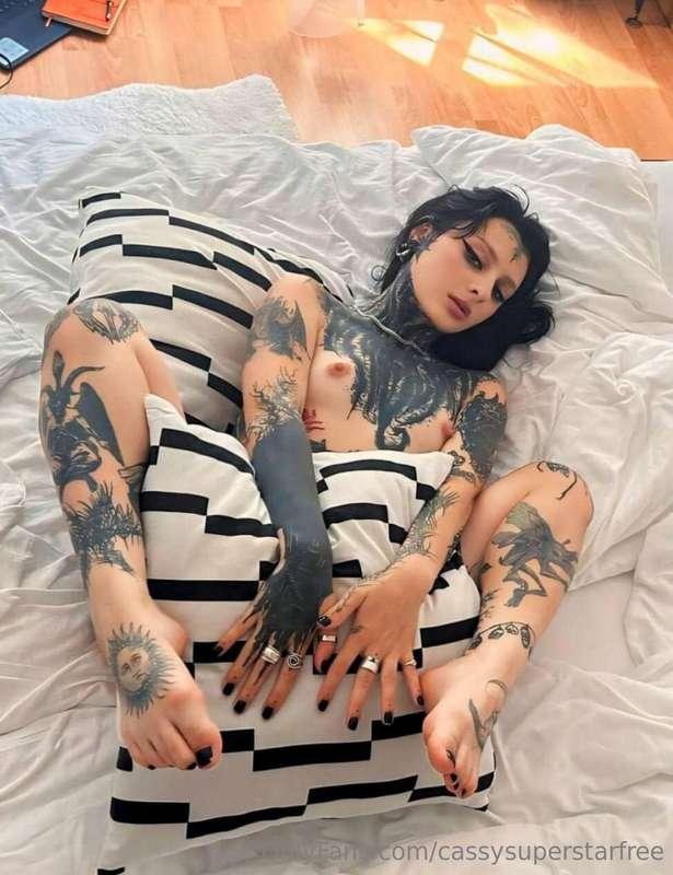 ## THIS CRAZY BITCH LOVES ANAL 🥵 @margotika Her juicy ass lo..