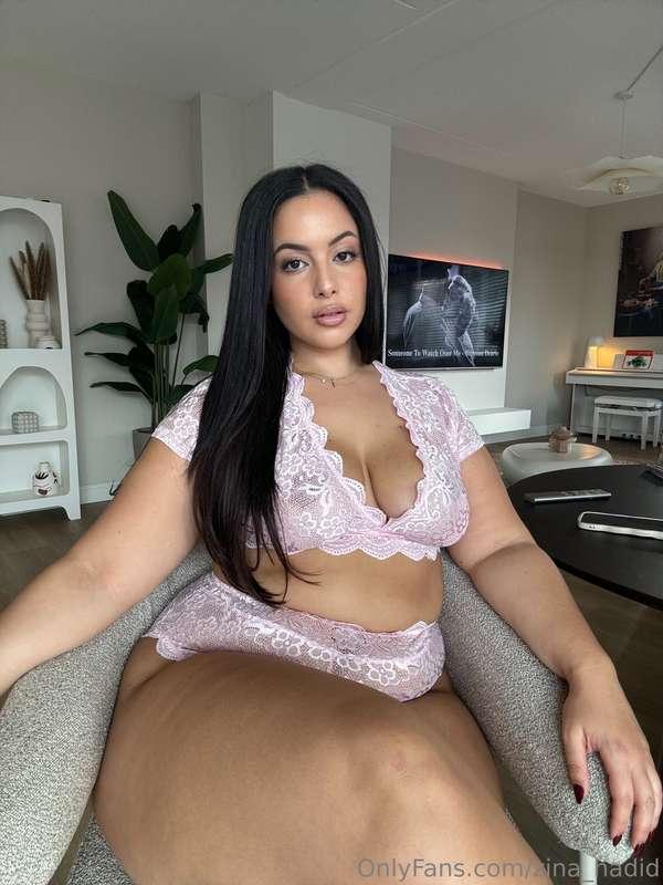 I love how I look in pink 🌸VIP page: @zinahadid 