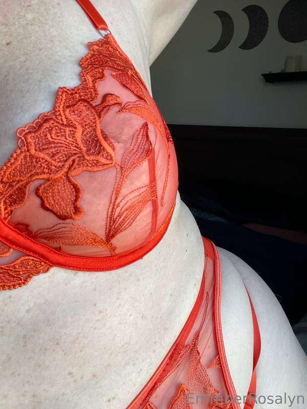 😇 What color do you like best for lingerie?