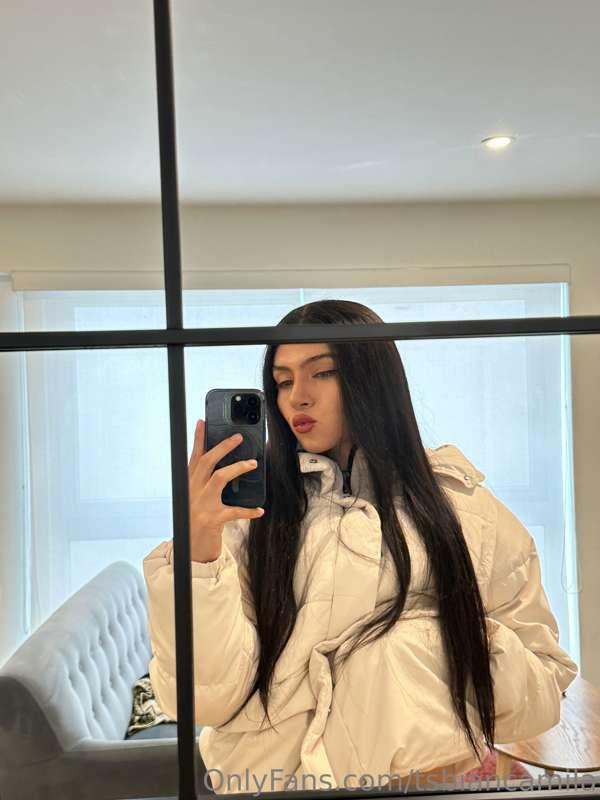 Come and keep me warm baby? 🔥