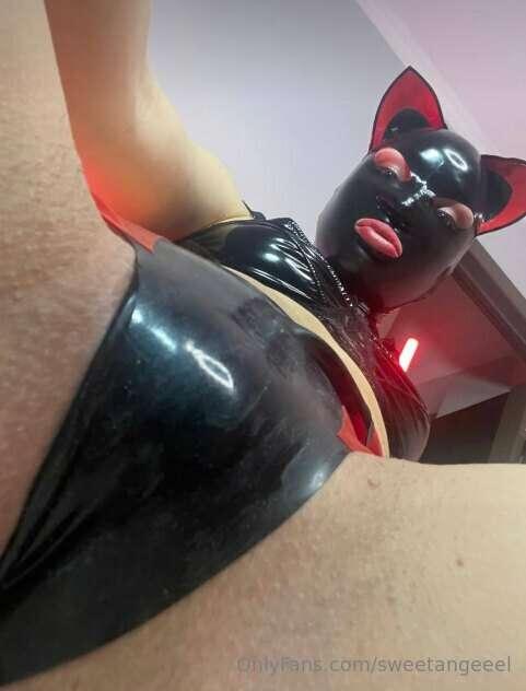 My friend @kate_latex is latex queen of FETISH dreams 💋she c..