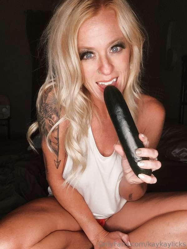 Anyone bring food into the bedroom sometimes? Let me hear yo..