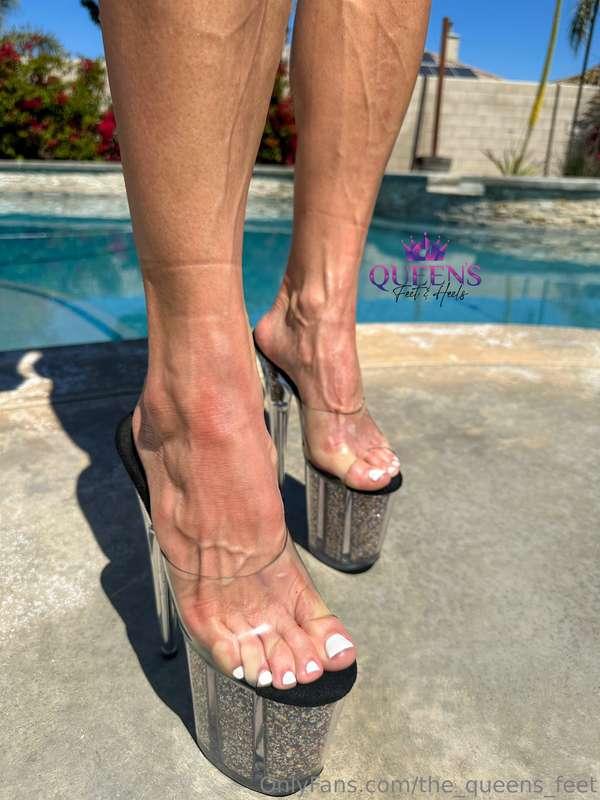 White toes, veiny feet and calves, & 8” Pleasers 