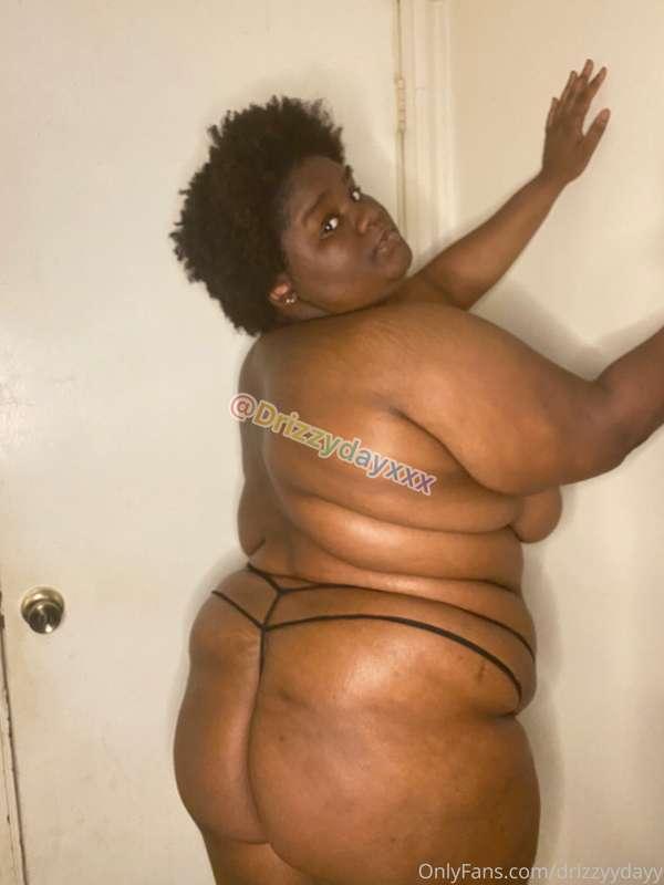 Hope my booty big enough for you🍑😁