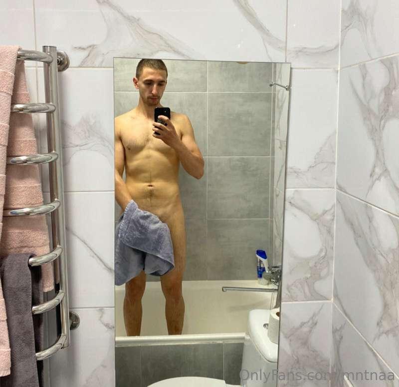 Hello. I'm a bi guy that likes to have fun. I go camping a l..