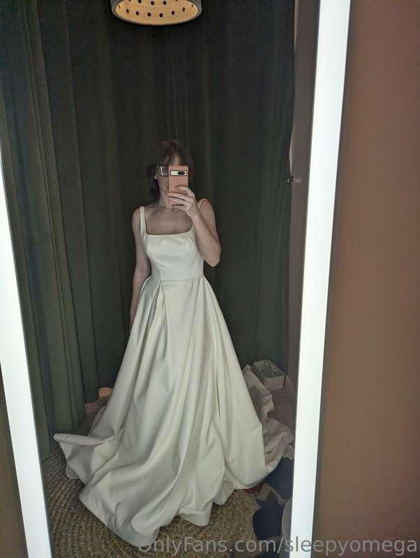 I tried on wedding dresses for fun today, and ofc I was a wh..