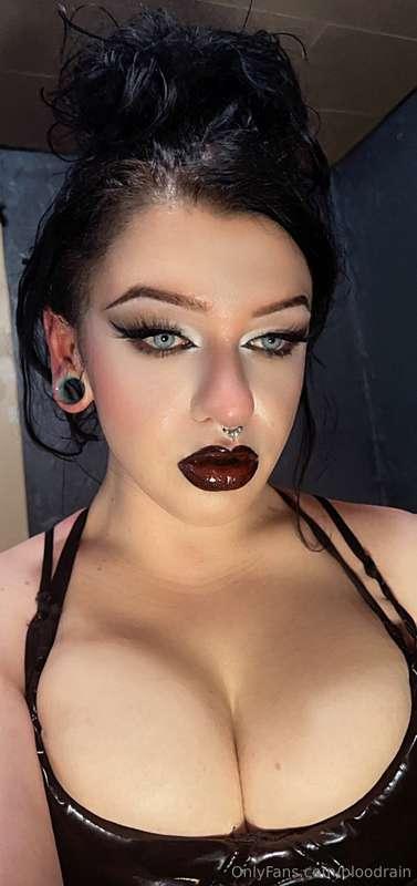 I Am The Dark Feminine 🖤