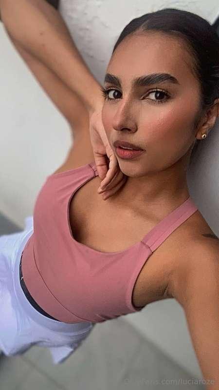 Who's up for a night of passion and pleasure? Chat me.