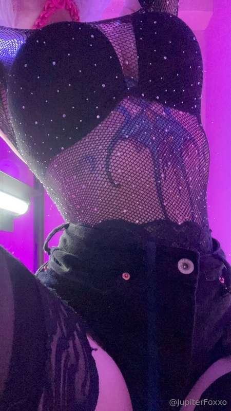 let's get naughty in the DMs👅🔥
