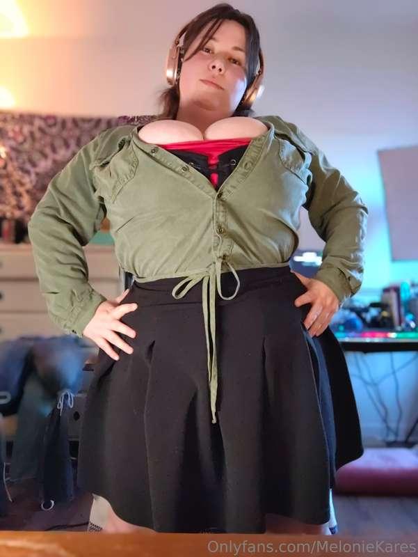 The boob spillage when I sit down 👀