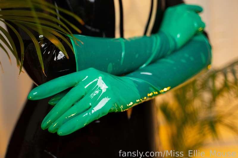 They are perfect for your teasing! 🧤 #fyp #latex #kinky #fetish #goddess #gloves #nsfw #nurse
