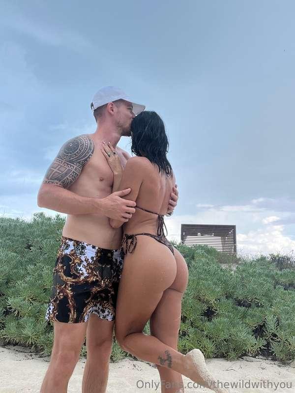 Beach days even when rainy with @beyourwild 😎