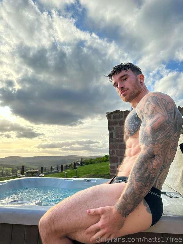 How’s the view? CLICK @hatts17 for my exclusive content 🔥Onl..