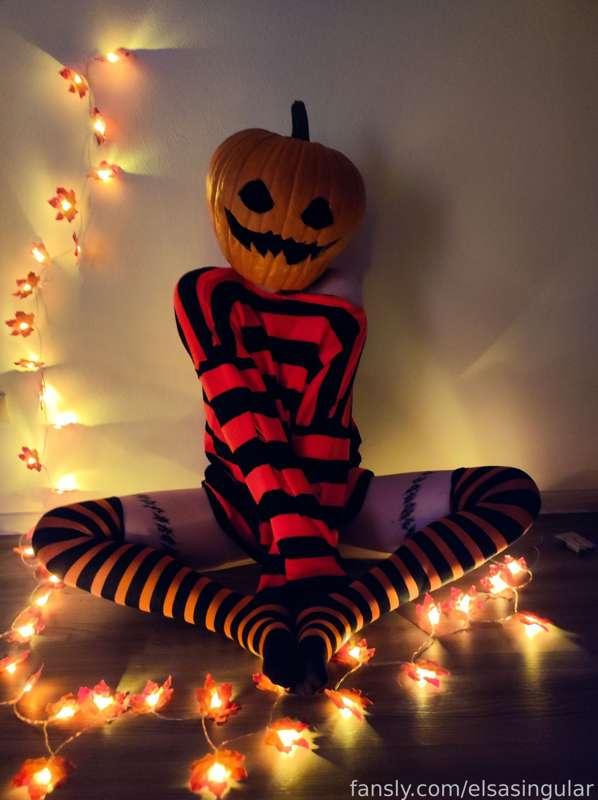 Happy Halloween!
Can i be your naughty pumpkin gf?🎃🧡