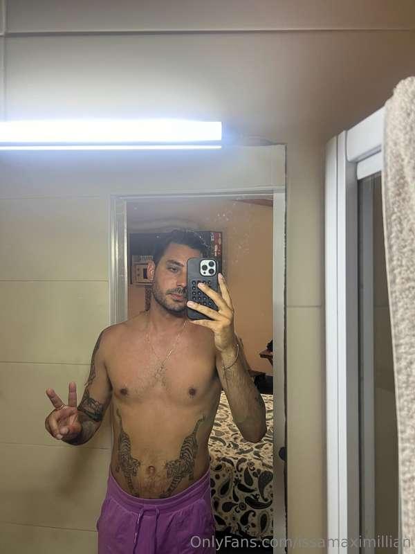 Do you want to have fun in front of the mirror?