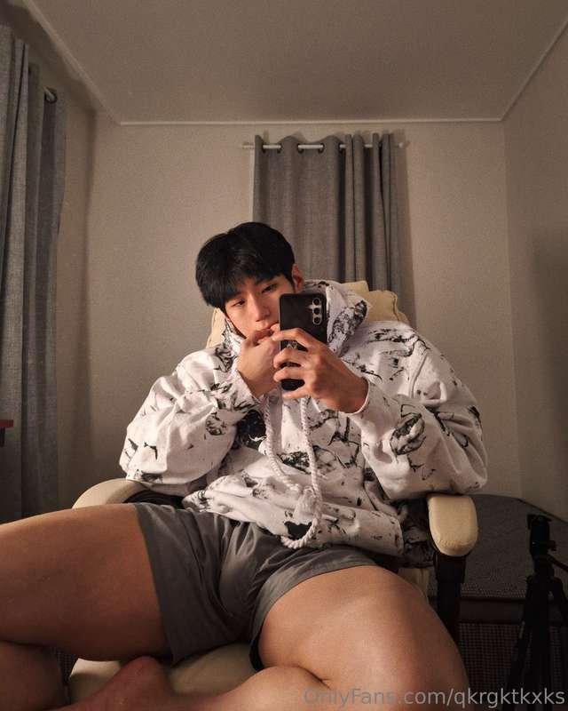 요즘 감기가 유행이래서 따뜻하게 입고 다니고 있숩니다ㅎㅎ.... 근데 남자는 하체가 차가워도 되는거 알지?그..
