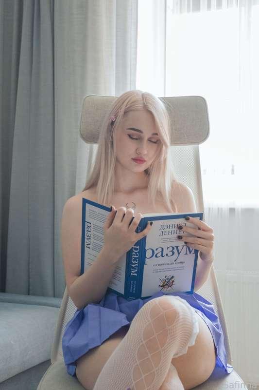 Just my fav pic from this photoset


𓆩♡𓆪 #teasing #blonde #cute #tattoo #teen #sfw #skirt #stockings #cosplay 𓆩♡𓆪