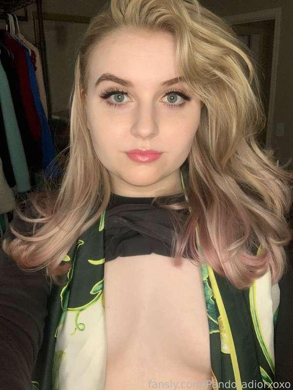 Do you like small tits? 

https://fans.ly/r/Pandoradiorxoxo

#fyp #smalltits #boobs #boobies #tits #titties #smallboobs #egirl #blonde #bombshell #pandoradior #pandora #dior 
