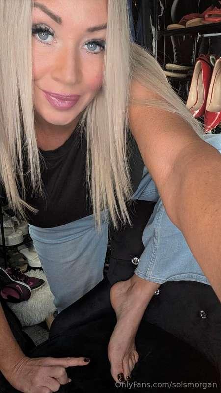 Careful, these toes might just steal your heart… or your att..