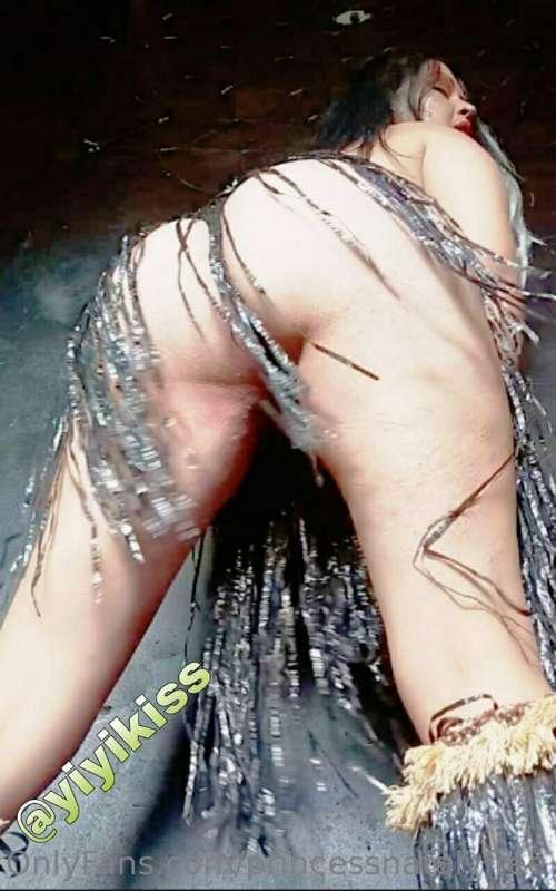 @YIYIKISS 💋💋Hot Latina 😈 loves to grope her clt#rs
🔥 Like an..