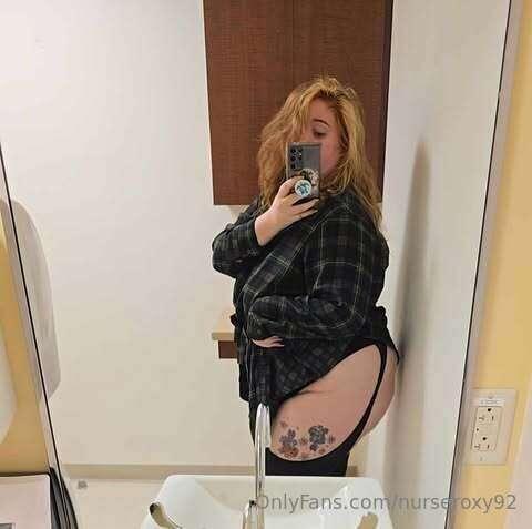 Vee is equal parts nerdy, flirty, and so incredibly dirty😈😈G..