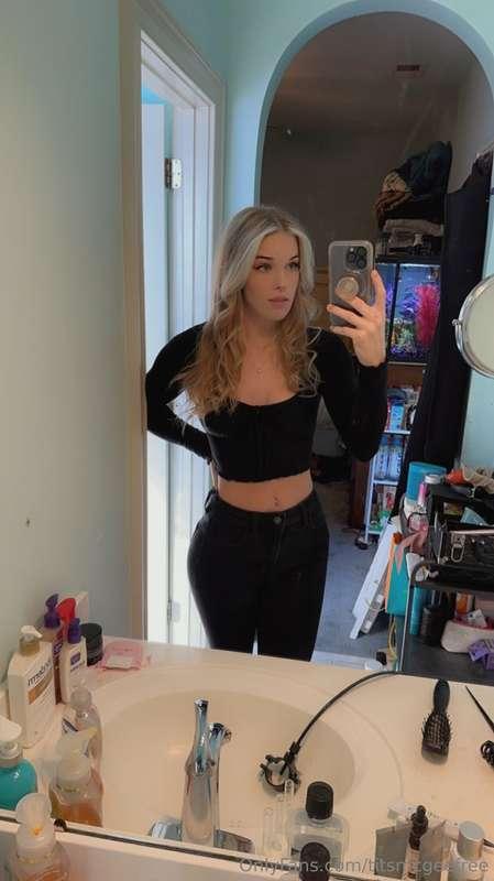 Wanna see me take my top off?   PPV (;   P.S. my boobs are s..