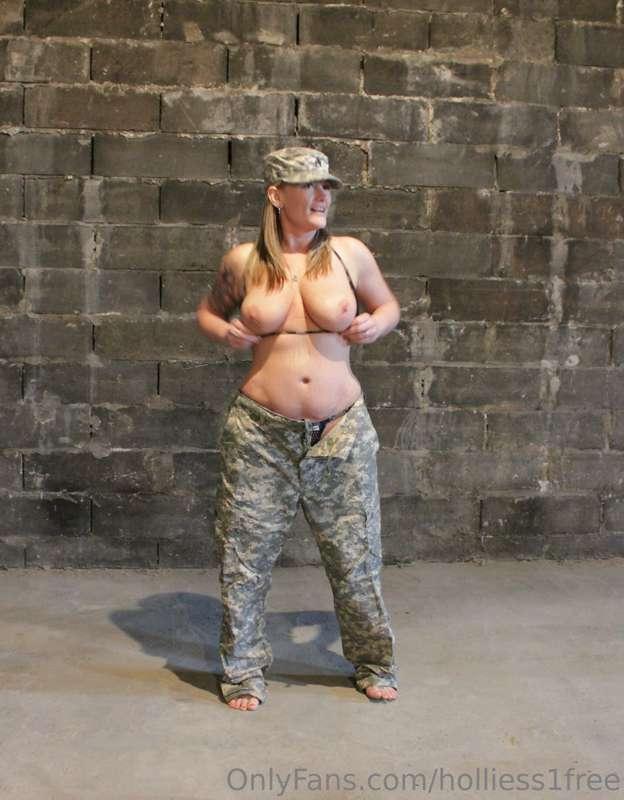 holliess1free image #6