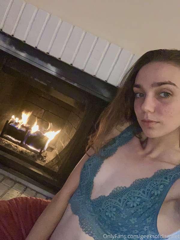 Now that it's chilly enough I finally have a chance to snugg..