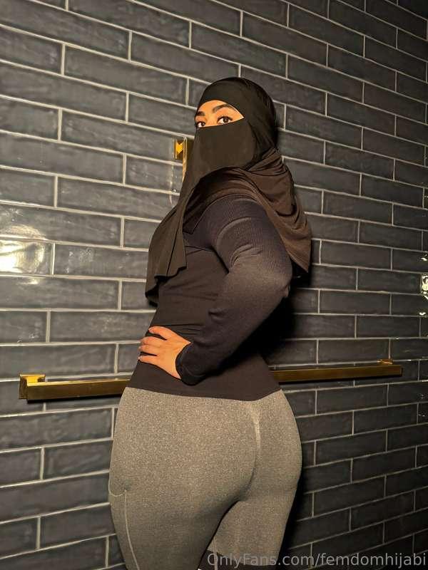 femdomhijabi main image