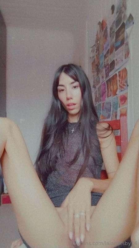 Do you want to see me play with my pussy?