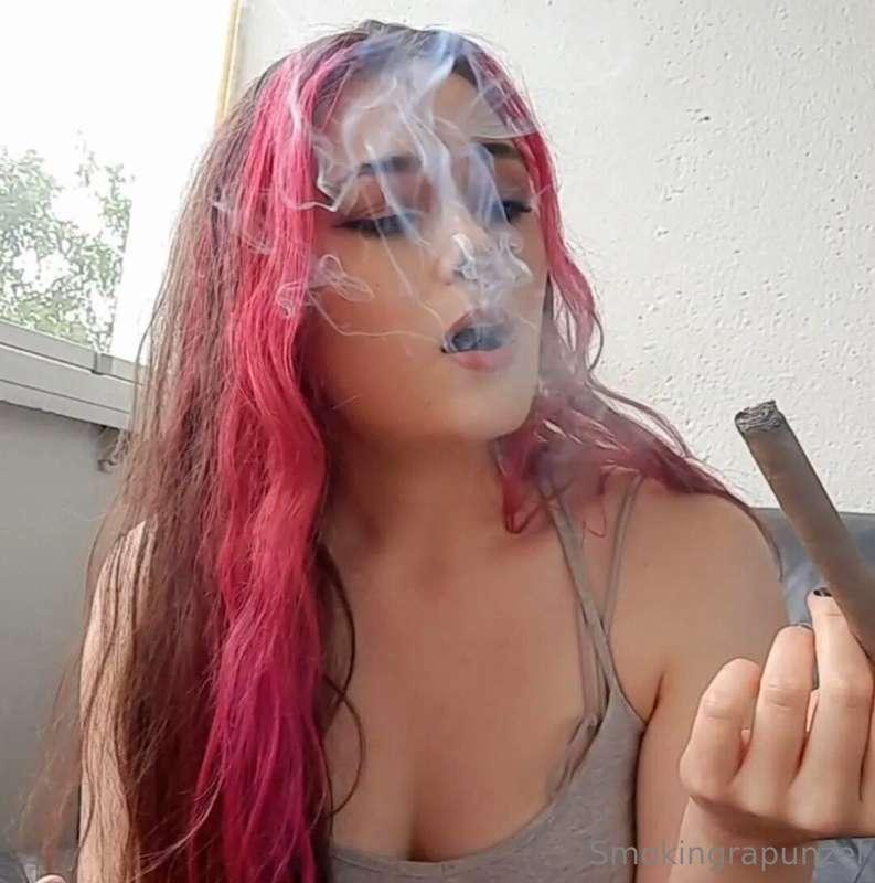 Im back from my trip and i got some Cigars from a friend🤩 Ar..