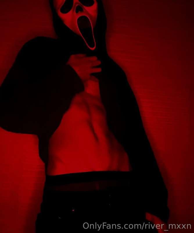 get on your knees and open wide for me. 😈🔪