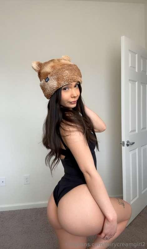 My feed’s a tease, but my DMs? Sinful, daddyyy 💌