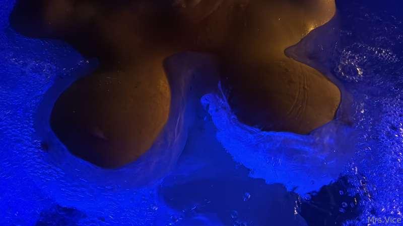Floating in the hot tub 😜