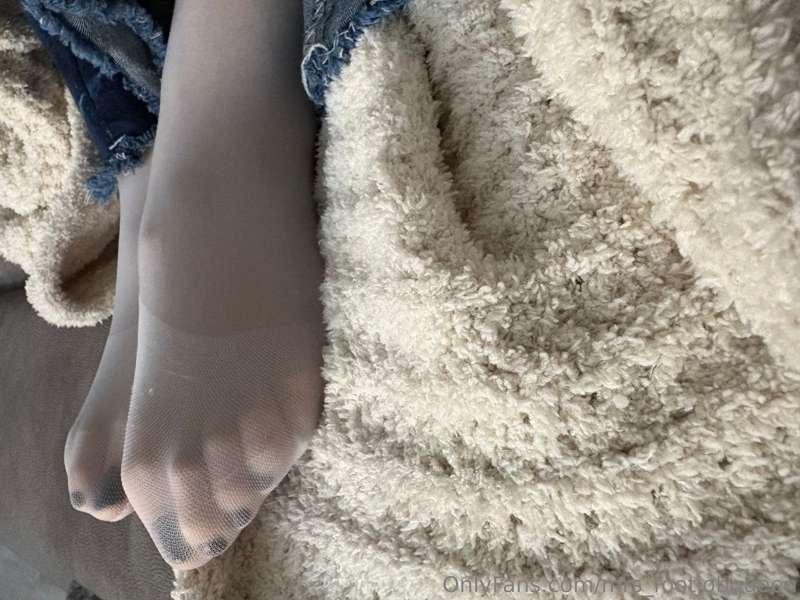mrs_footjobqueen image #2