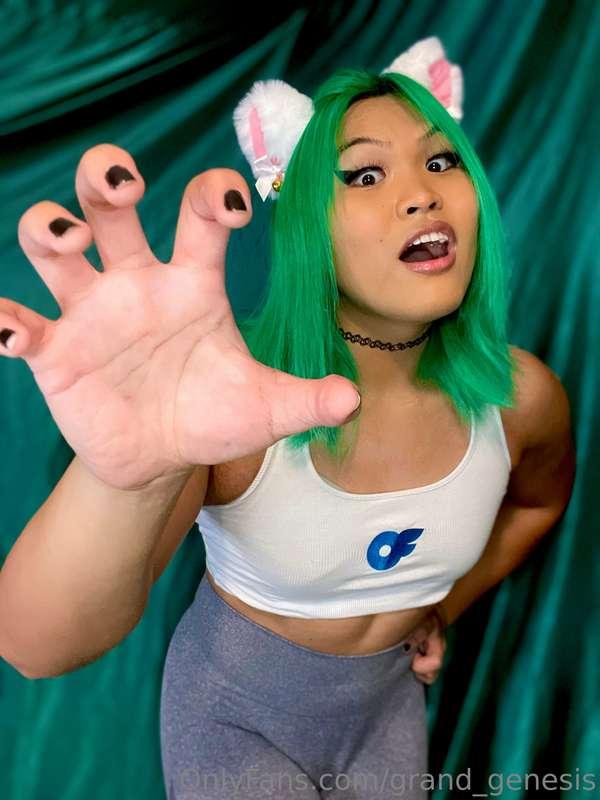 This cat can scratch 😼🤭 beware the pussy 🙀  OMG so this is t..
