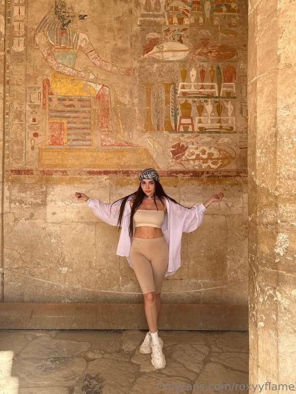 Who knows what this says😋If you translate these Egyptian dra..