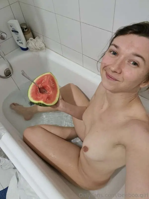 🍉🍉 Deserved me-time after work 🤗 (Ehm… don’t mind the dirt o..