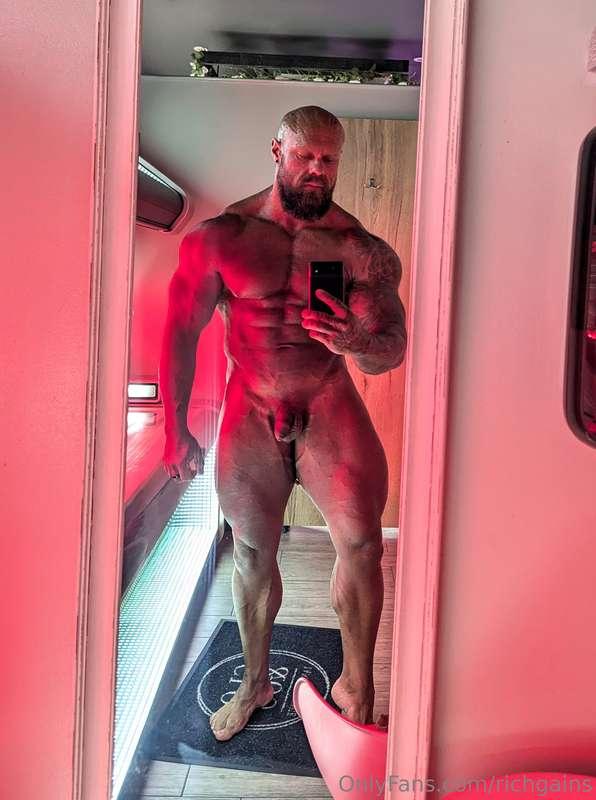 Sunbed always brings the vascularity 💪🏼