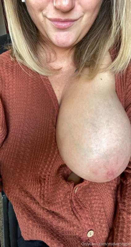 Work sucks so here’s my tit 😜😈