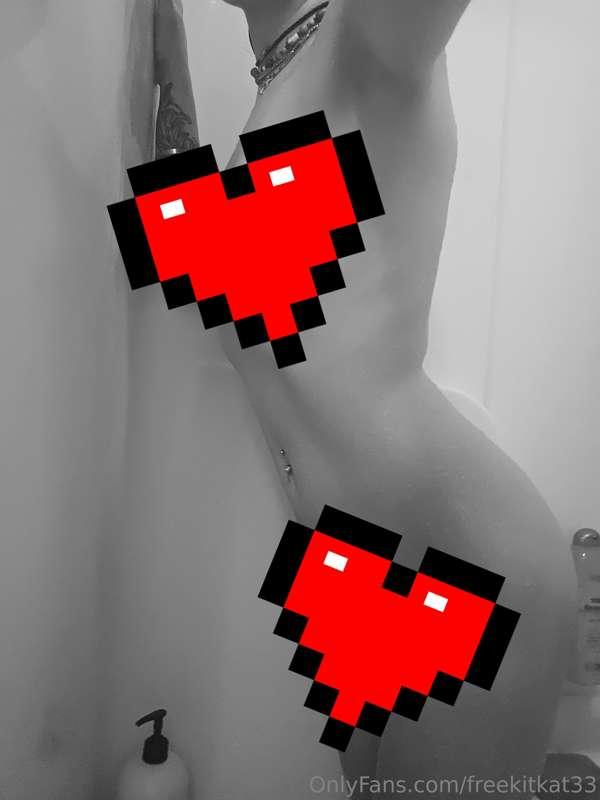 I'm in desperate need of some shower fun 😩 help me out? 😈

F..
