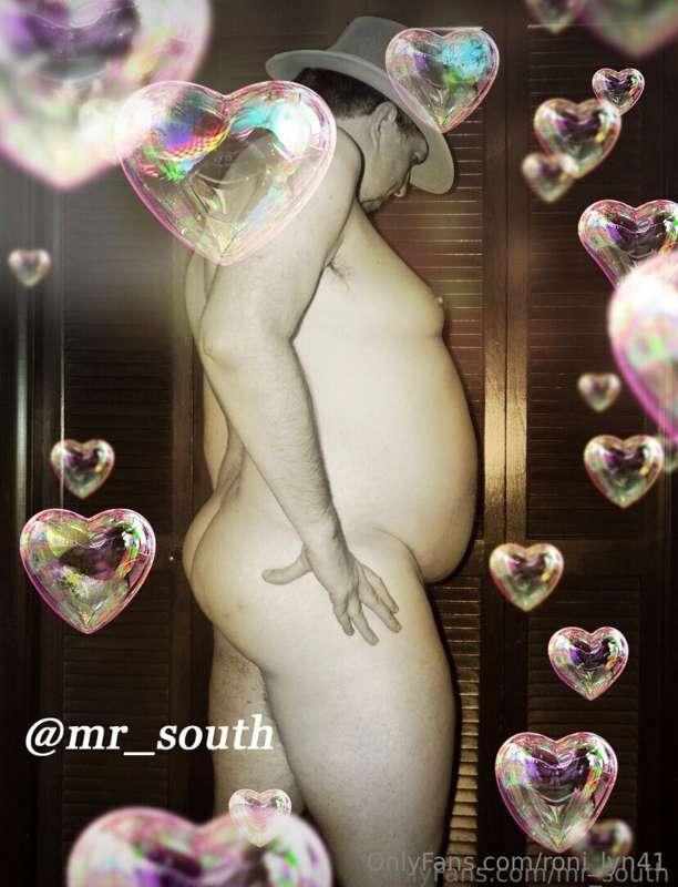 Sexy Solo! 

Help @mr_south  get TONS of votes! 😊
