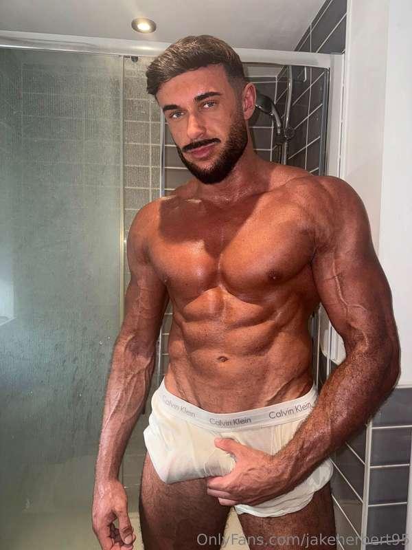 My dick looks good through my undies 👀