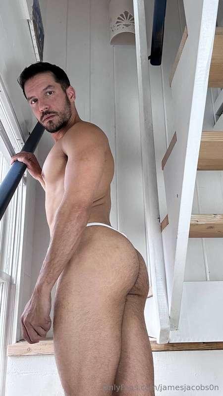 First post of the year. How do you like my ass? 🍑