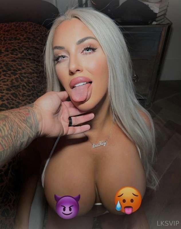 Fuckk I love when a man takes control! Pulled my panties off..