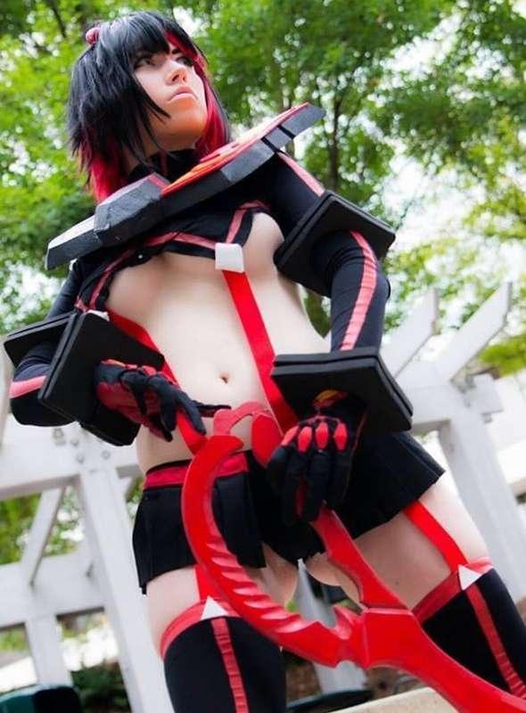 <3