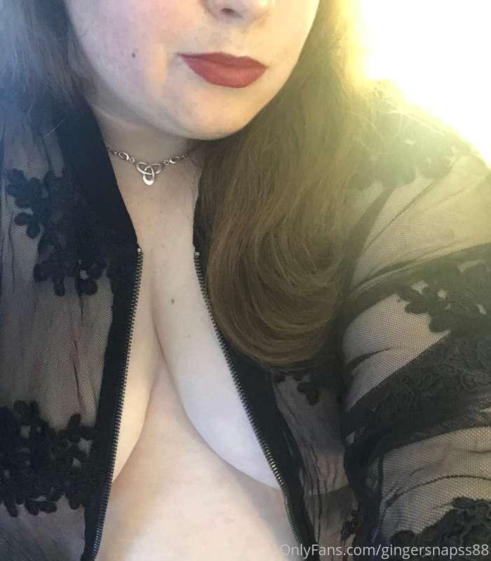 Question for you lovelies! Do you prefer a dark aesthetic wh..